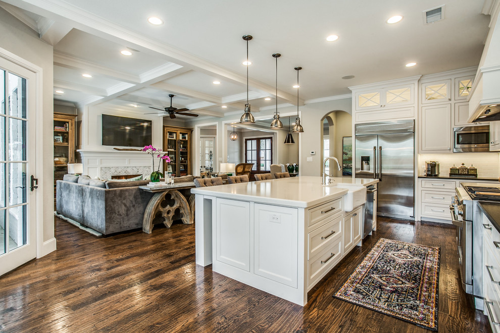 Inspiration for a transitional kitchen remodel in Dallas