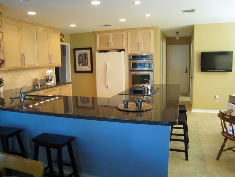 Kitchen - kitchen idea in Houston