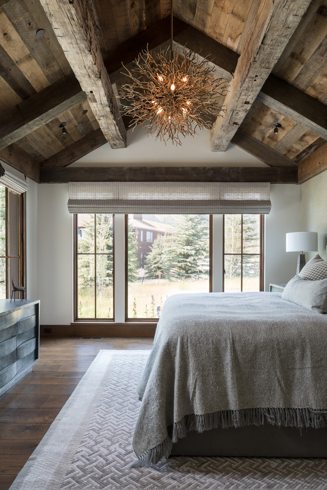 Bedroom - rustic bedroom idea in Jackson