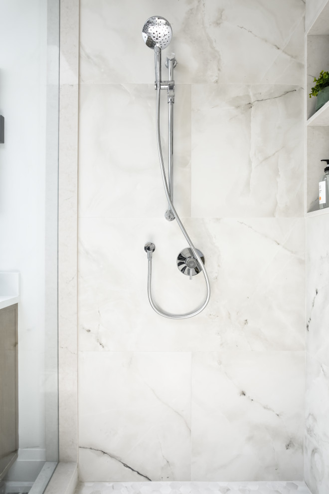 Inspiration for a mid-sized mid-century modern master white tile and porcelain tile porcelain tile, black floor and single-sink double shower remodel in Toronto with shaker cabinets, medium tone wood cabinets, white walls, an undermount sink, quartz countertops, white countertops, a niche and a freestanding vanity