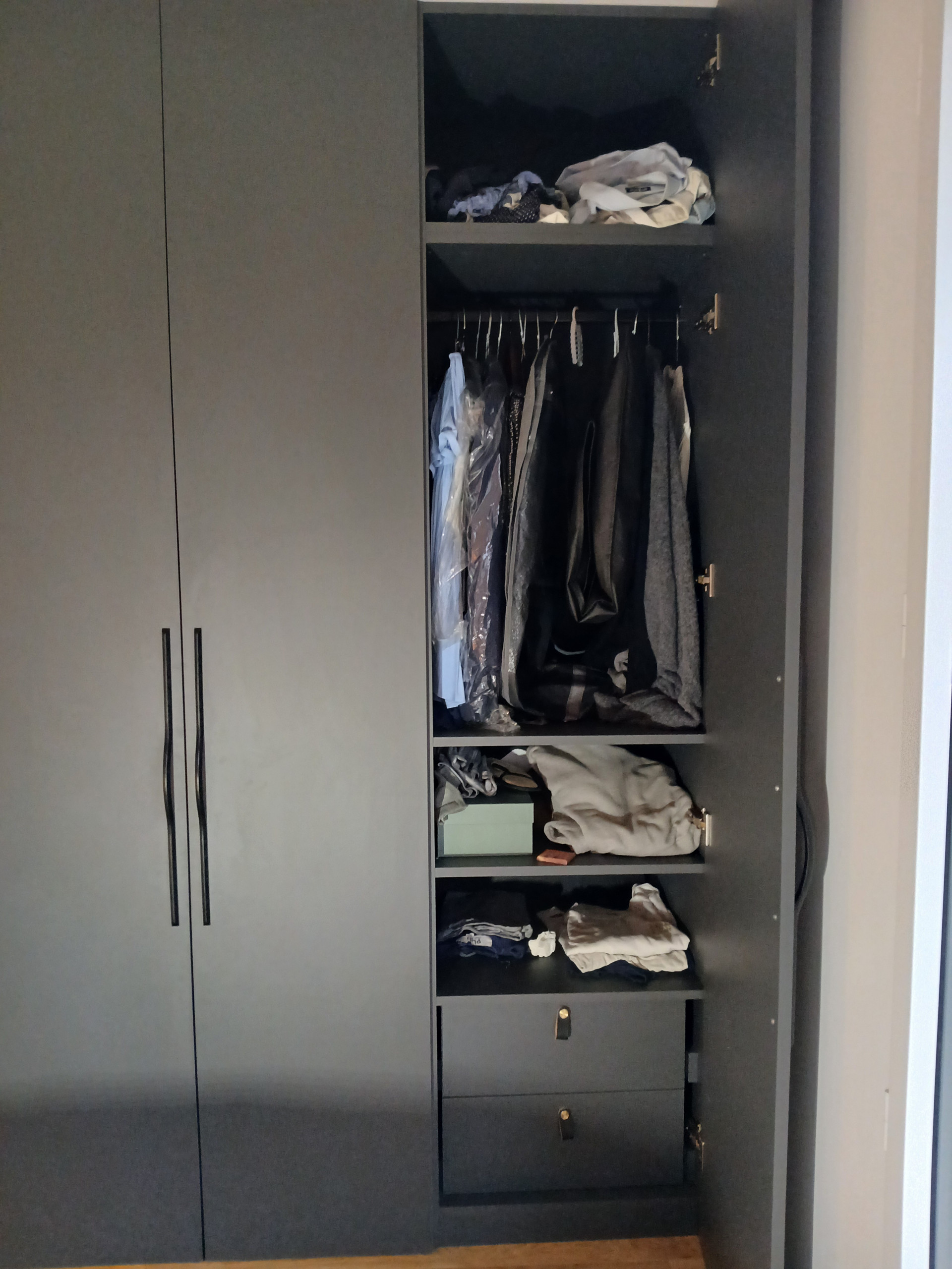 dressing sur mesure avec porte cachée