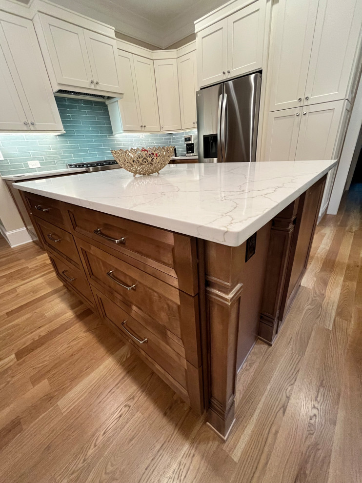 Transitional kitchen photo in Atlanta