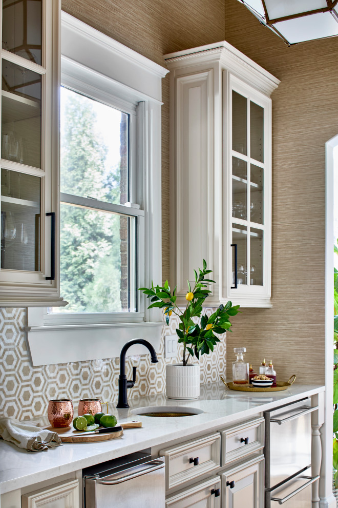 Example of a transitional home design design in Atlanta
