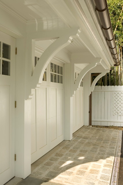 Custom brackets traditional-car-porch