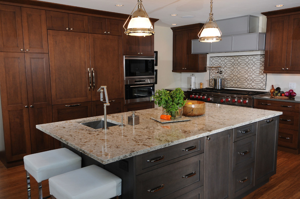 Eat-in kitchen - mid-sized transitional u-shaped medium tone wood floor eat-in kitchen idea with an undermount sink, shaker cabinets, medium tone wood cabinets, granite countertops, stainless steel appliances and an island