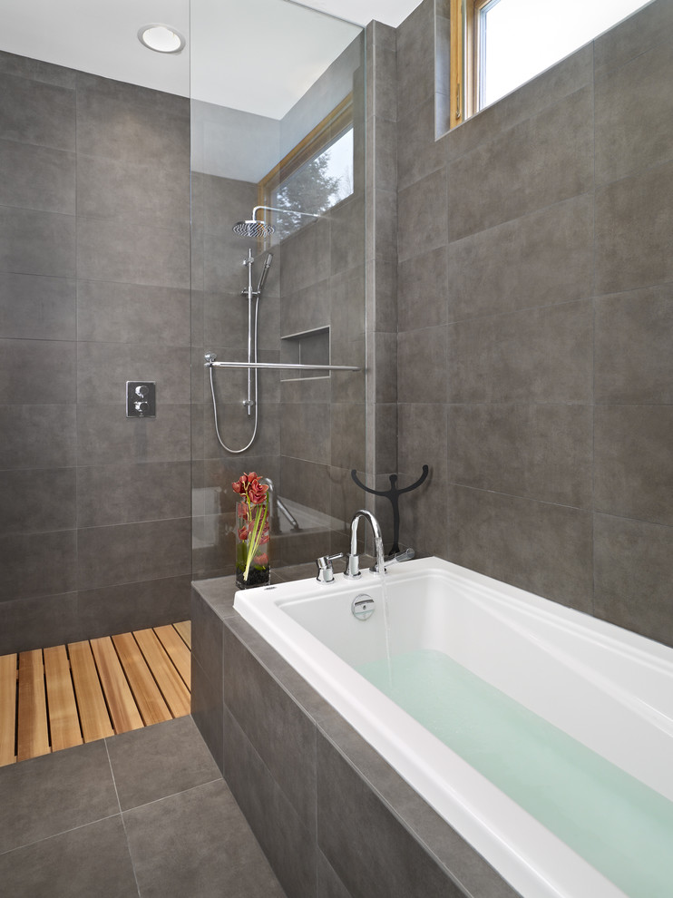 Inspiration for a modern bathroom in Edmonton with an open shower and an open shower.