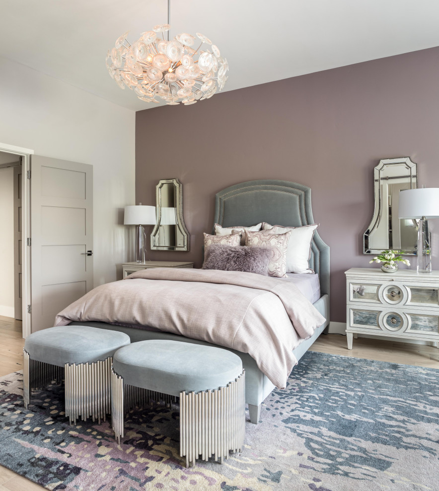 На фото: хозяйская спальня среднего размера в современном стиле с фиолетовыми стенами, светлым паркетным полом, стандартным камином, фасадом камина из металла и бежевым полом с