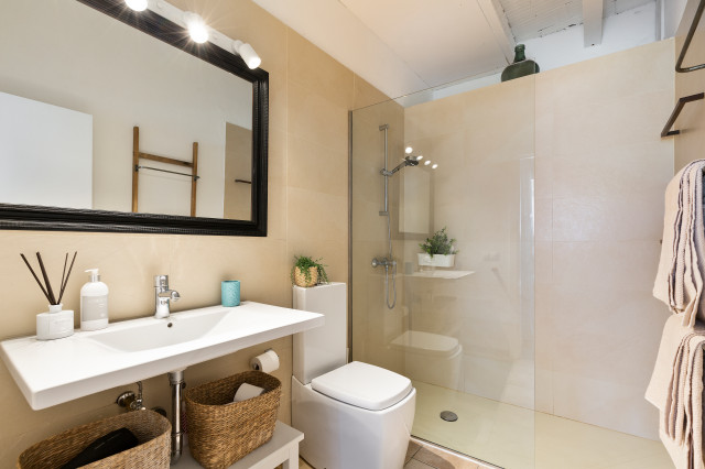 CASA RURAL EN EL EMPORDA CON JARDIN Y PISCINA coastal-bathroom