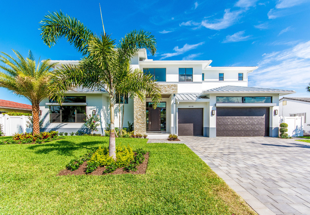 Photo of a contemporary two-storey exterior in Miami.