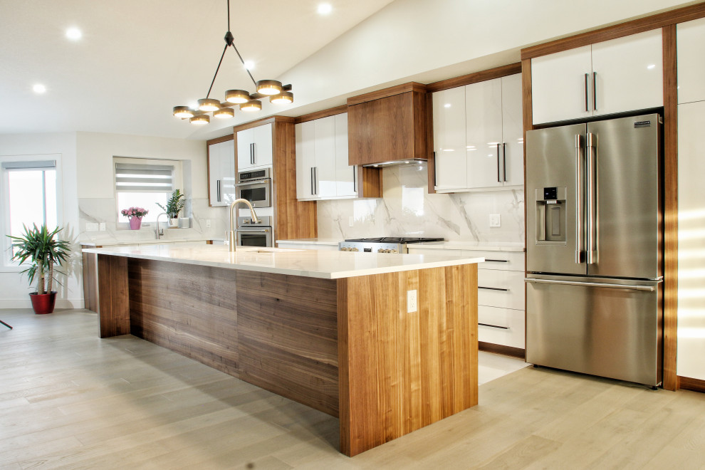 Palm Breeze (Walnut Veneer High Gloss)