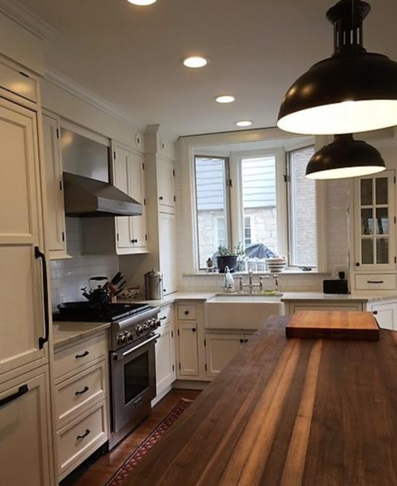 Kitchen - kitchen idea in Chicago