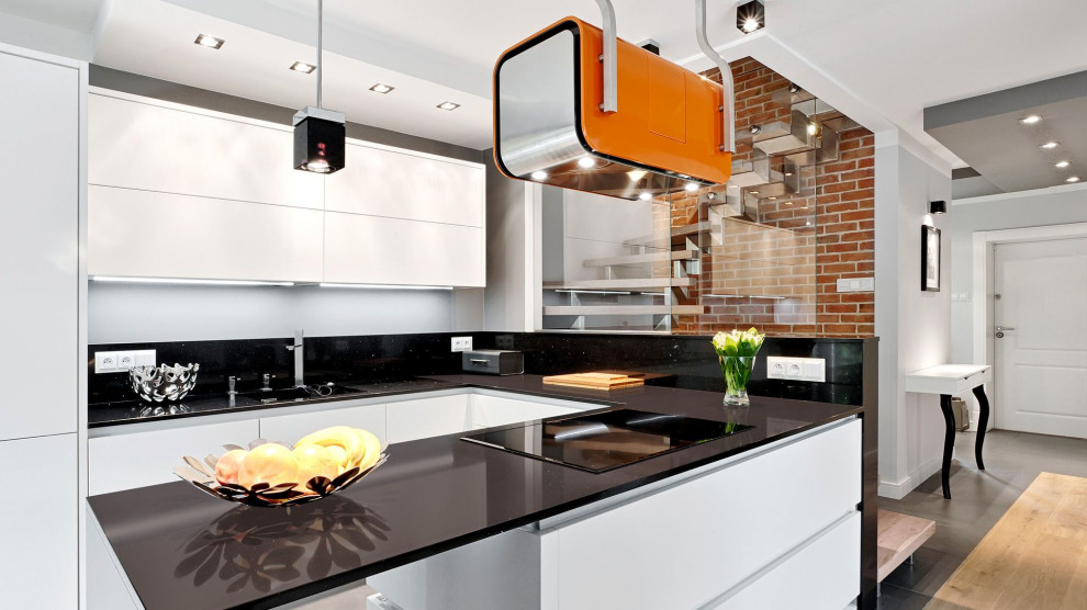 Kitchen - kitchen idea in Miami