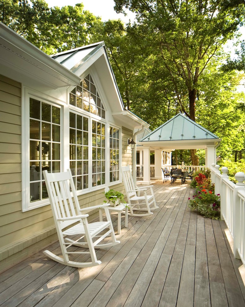 Design ideas for a mid-sized traditional backyard deck in DC Metro with no cover.