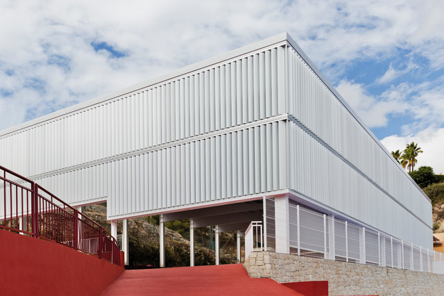 CELOS&Iacute;AS O-300 PARA UN COLEGIO modern-exterior