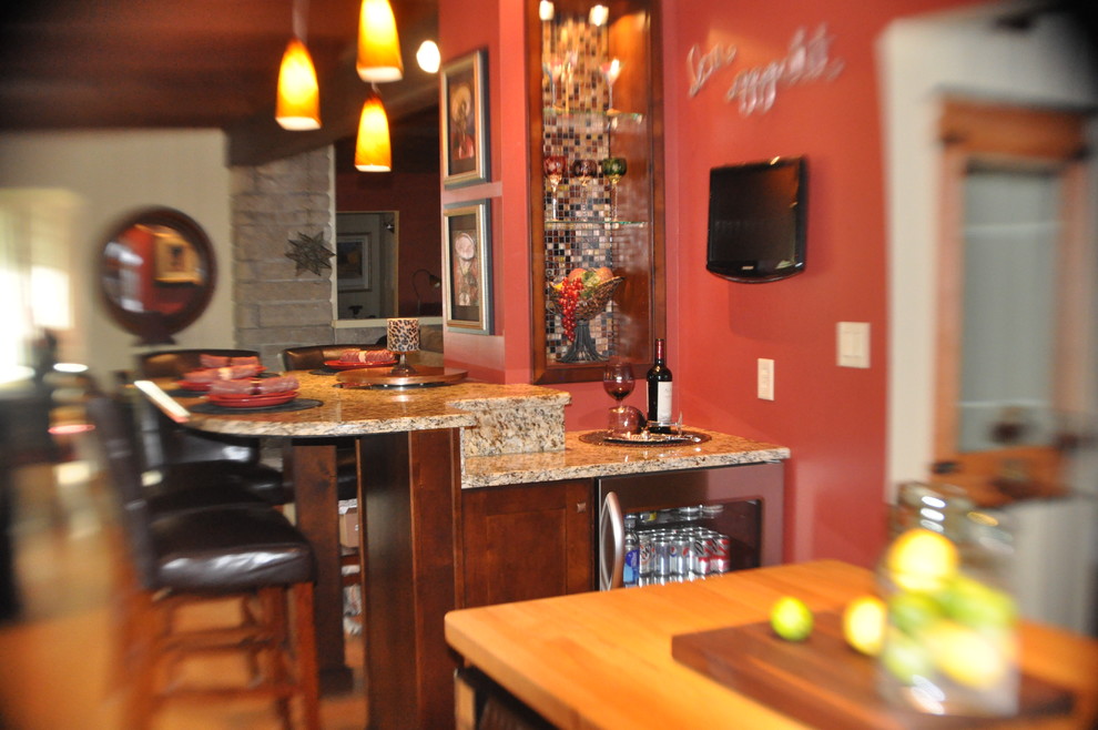 Transitional kitchen photo in Chicago