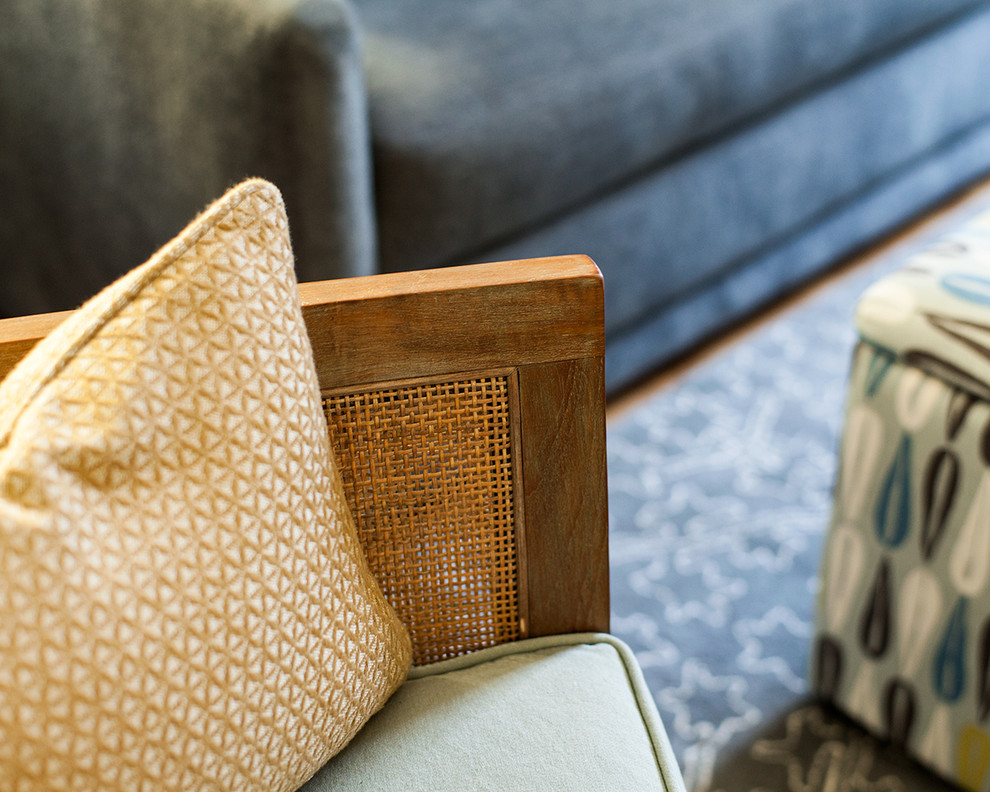 Home design - transitional home design idea in Boston