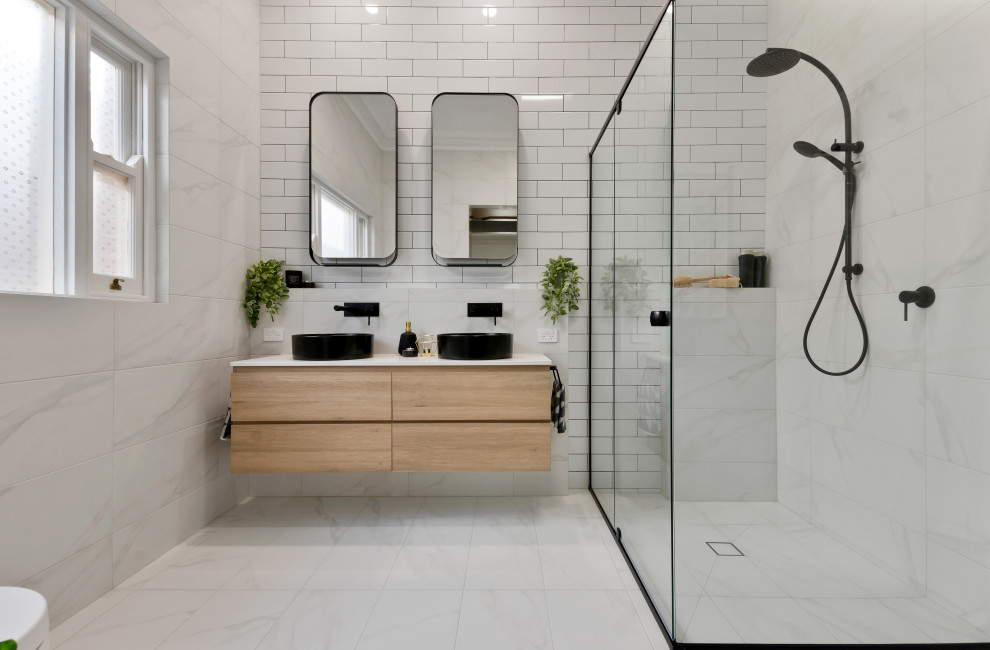 Design ideas for a contemporary bathroom in Adelaide.