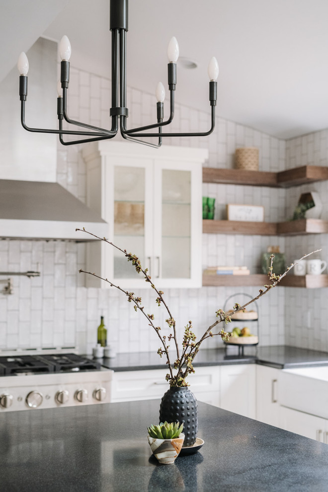 Inspiration for a transitional kitchen remodel in Minneapolis
