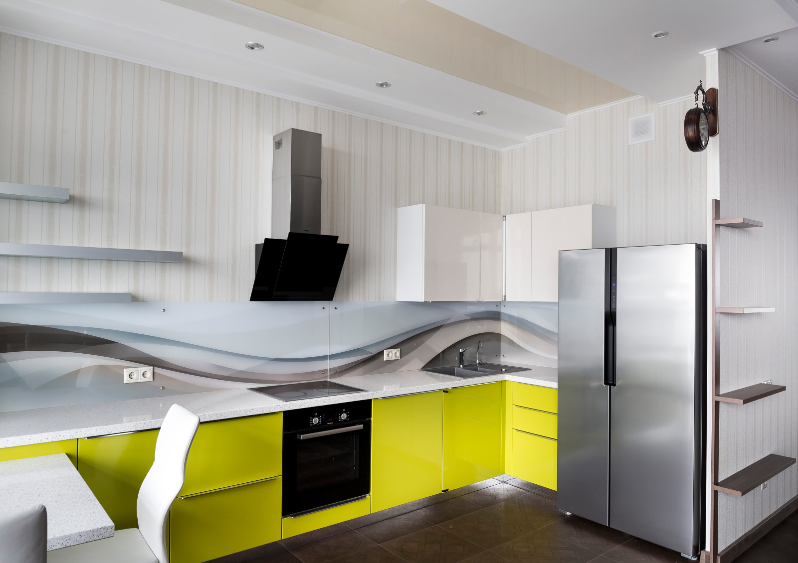 квартира с зеленой кухней