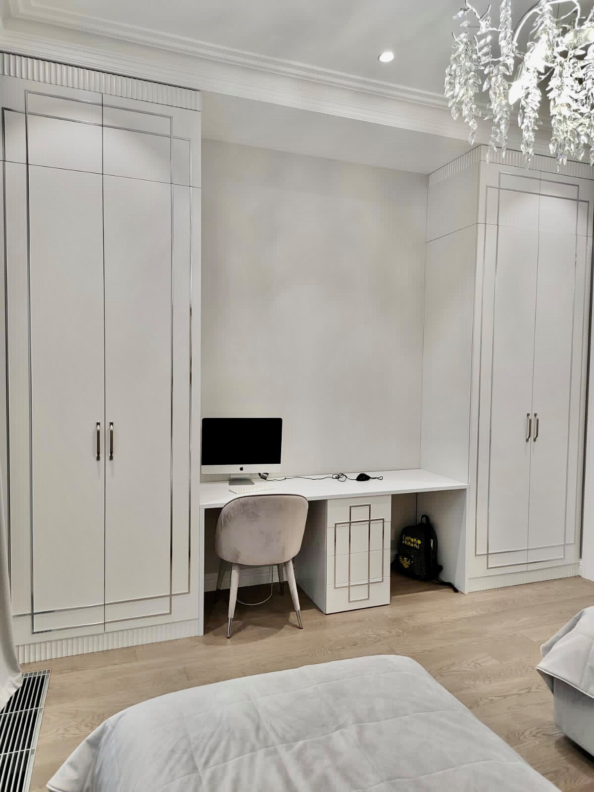 Шкафы с рабочим столом.