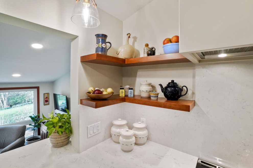 Inspiration for a transitional kitchen remodel in Columbus