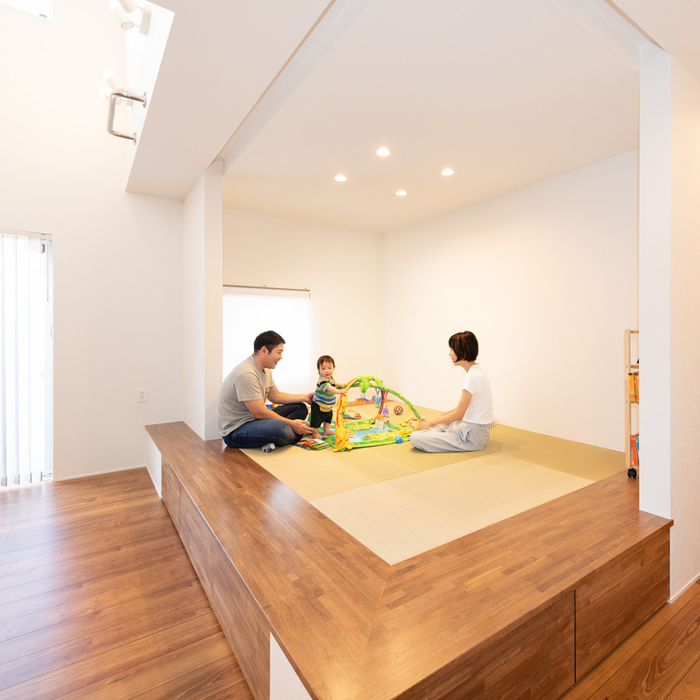 This is an example of a modern sunroom in Kyoto.
