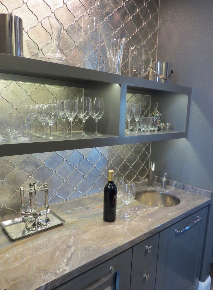 Small contemporary single-wall wet bar in Houston with an undermount sink, flat-panel cabinets, grey cabinets, porcelain floors, grey splashback, glass tile splashback and grey floor.