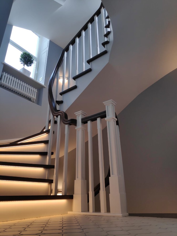 Классическая облицовка монолитной лестницы (2018)