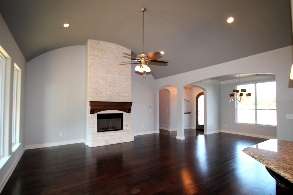 Large transitional home design photo in Dallas
