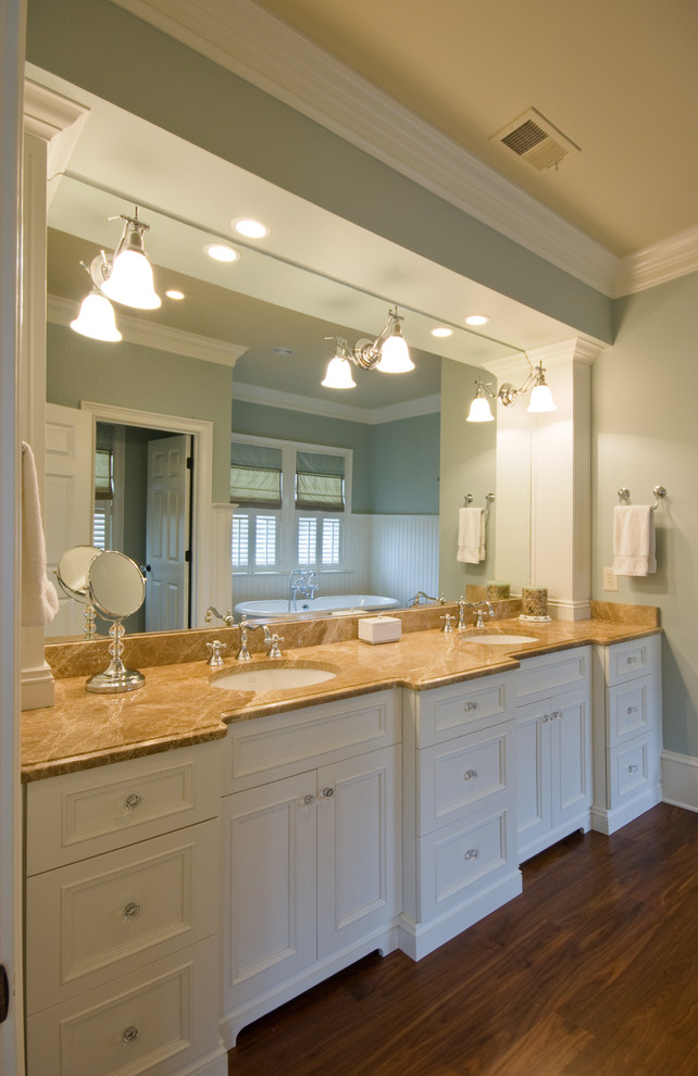 This is an example of a traditional bathroom in Charleston.