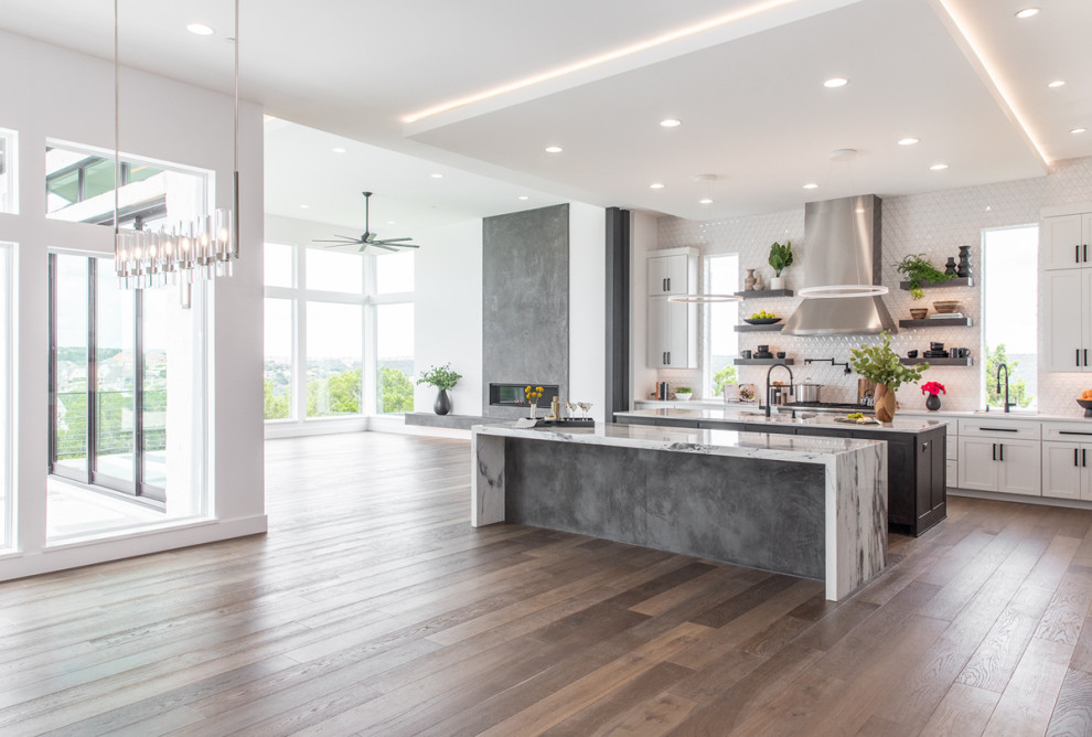 Transitional kitchen photo in Austin