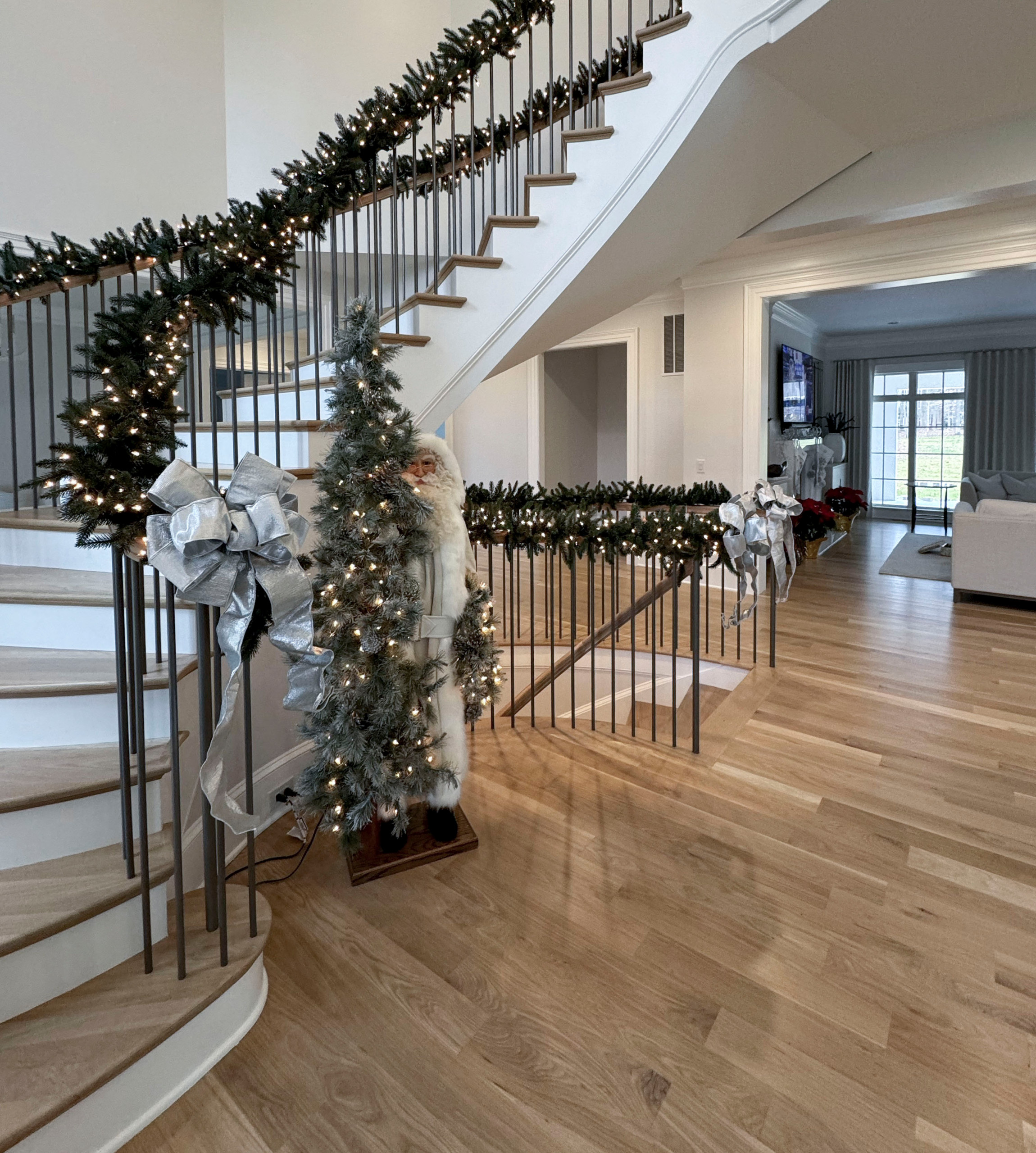 116_Elegant & Eye-catching Curved Staircase, Leesburg VA 20175