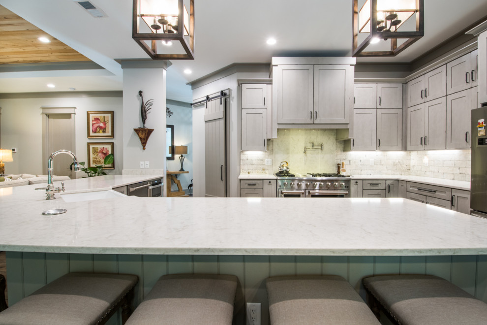 Kitchen - rustic kitchen idea in Charleston