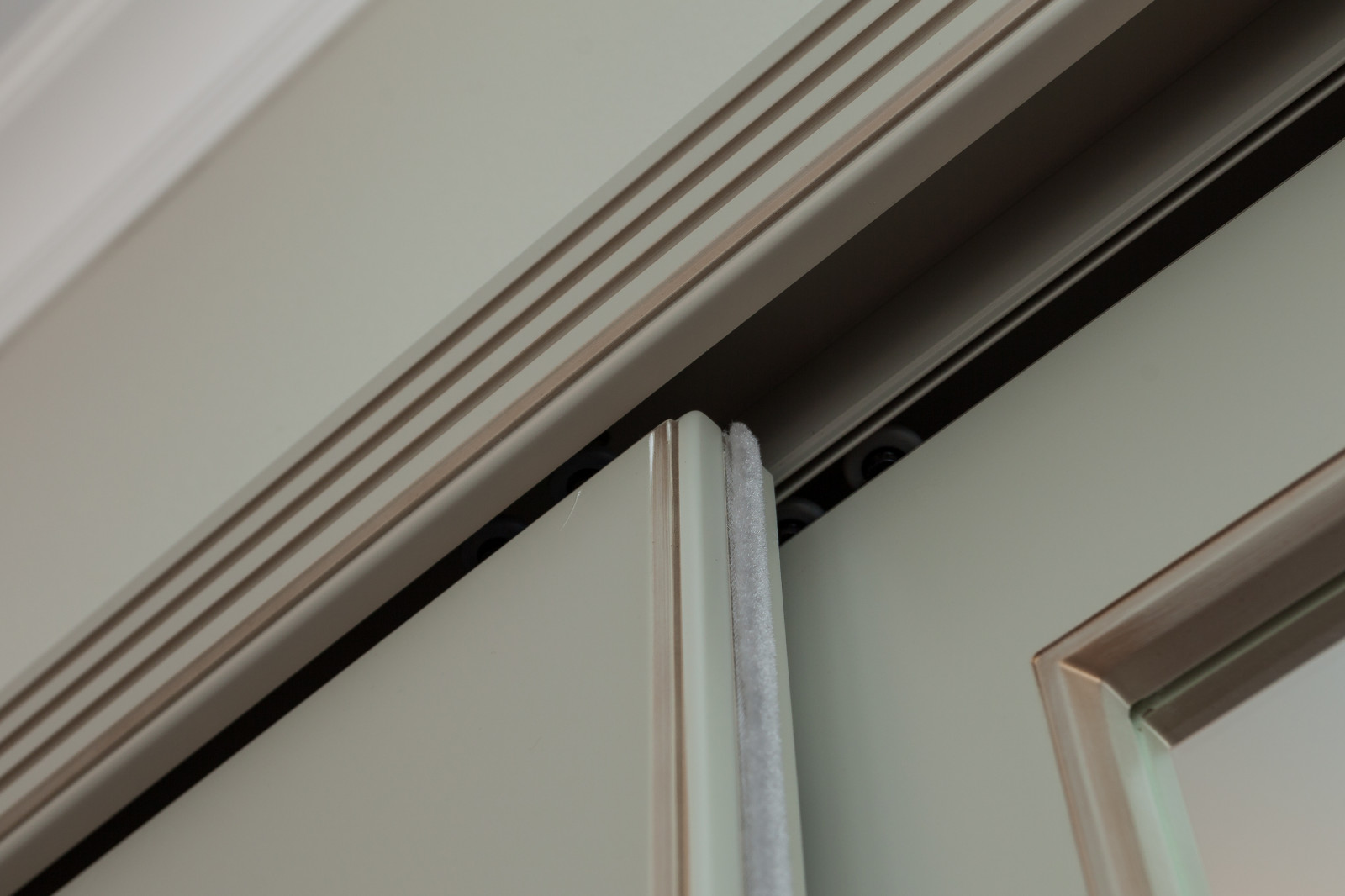 Шкаф-купе в стиле прованс