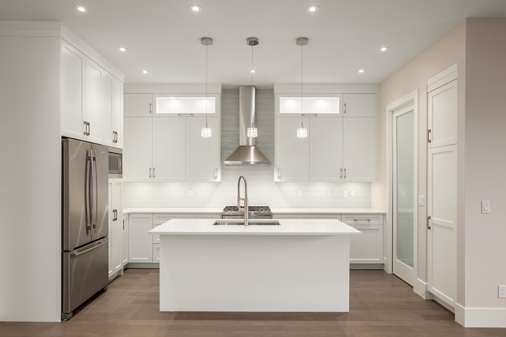 Transitional kitchen photo in Vancouver