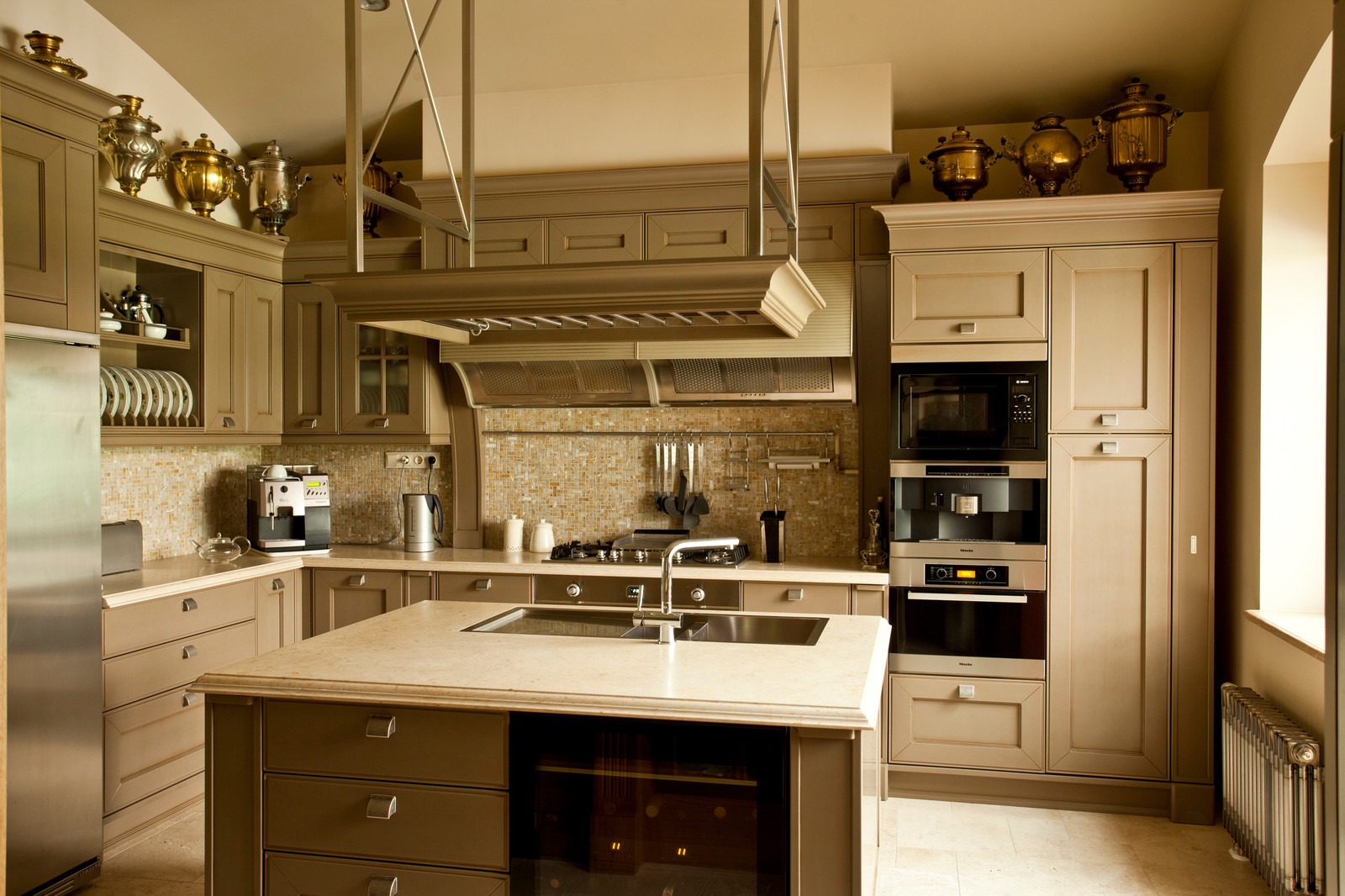 Дом с бассейном