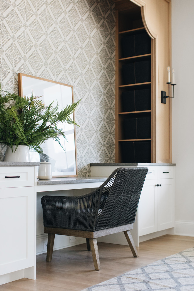 Transitional home design photo in Chicago