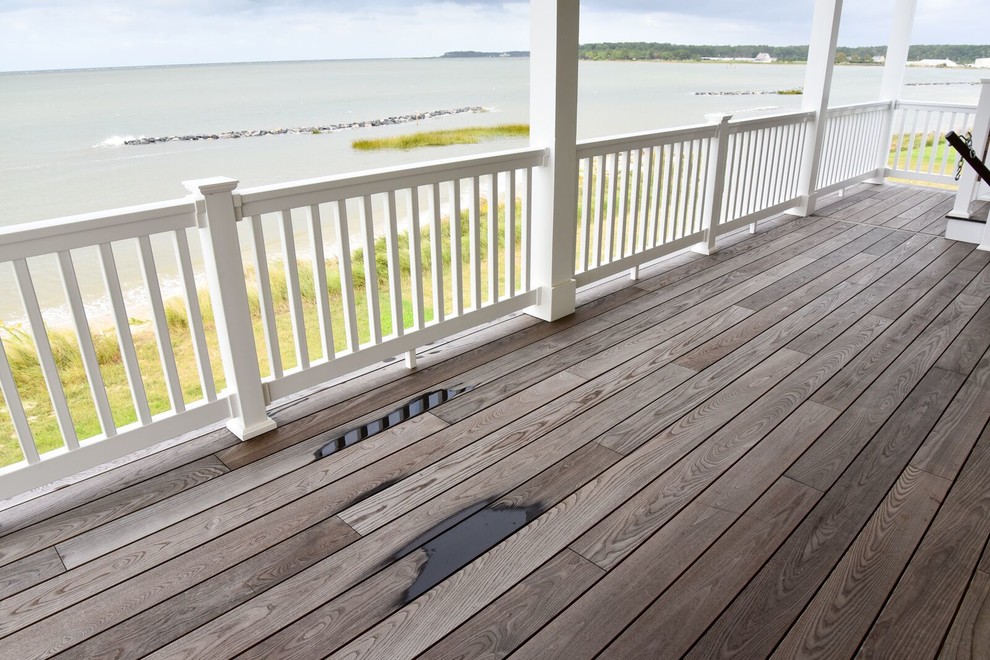 Example of a transitional deck design in Orange County