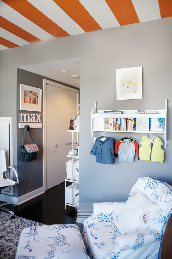 Photo of a contemporary kids' room for boys in San Francisco with grey walls.
