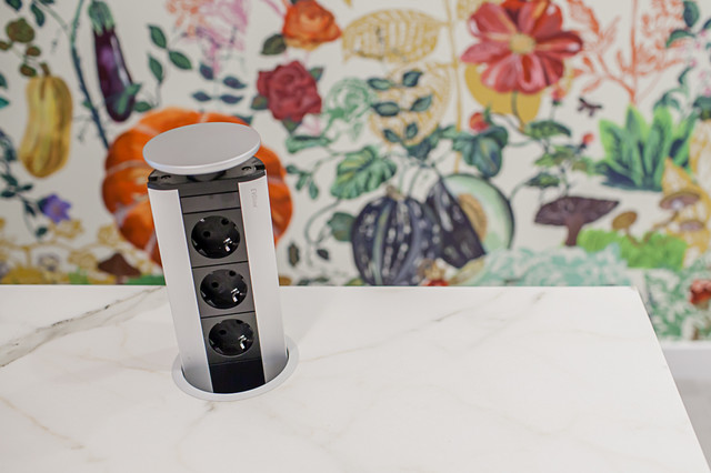 Eterna primavera traditional-kitchen