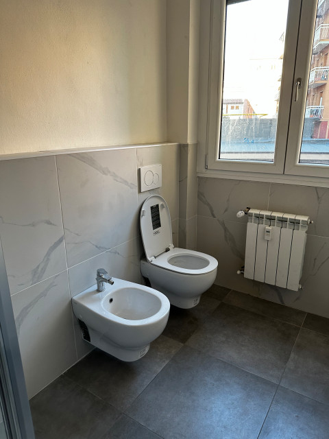Appartamento a Torre Boldone contemporary-powder-room