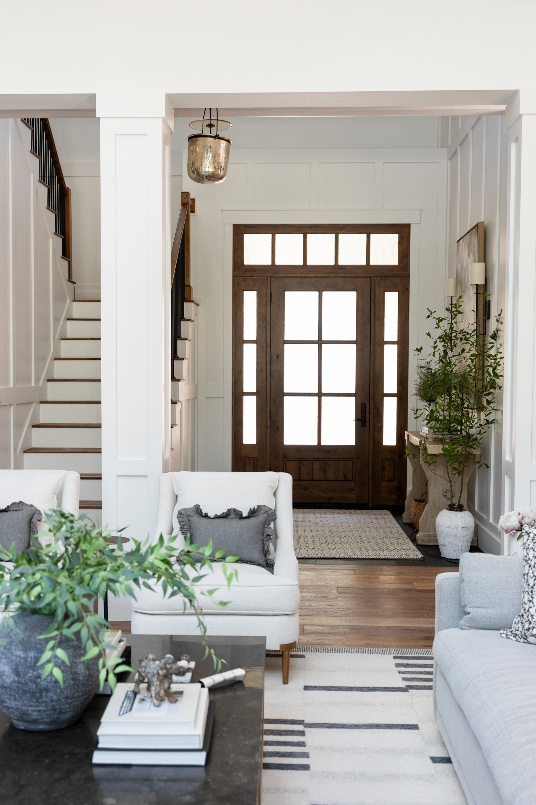 Key Entryway Dimensions for Homes Large and Small, image size:1706x2560