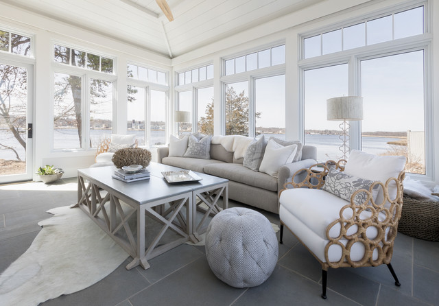Transitional shingle style waterfront maritim-uterum