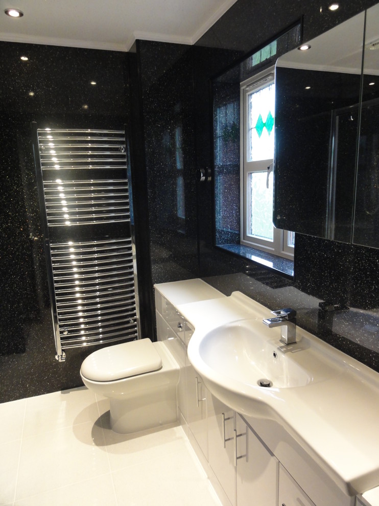 Inspiration for a mid-sized contemporary bathroom in Hampshire.