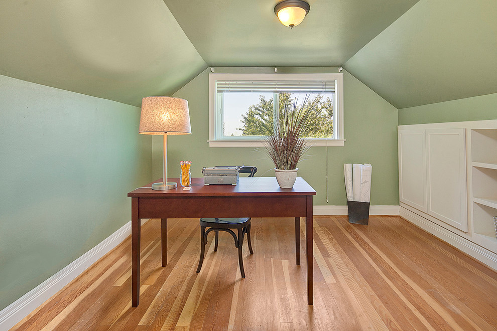 This is an example of an arts and crafts home office in Seattle.