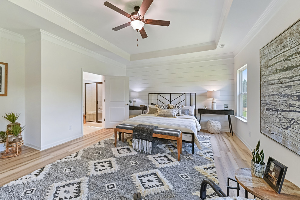 Transitional home design photo in Charlotte