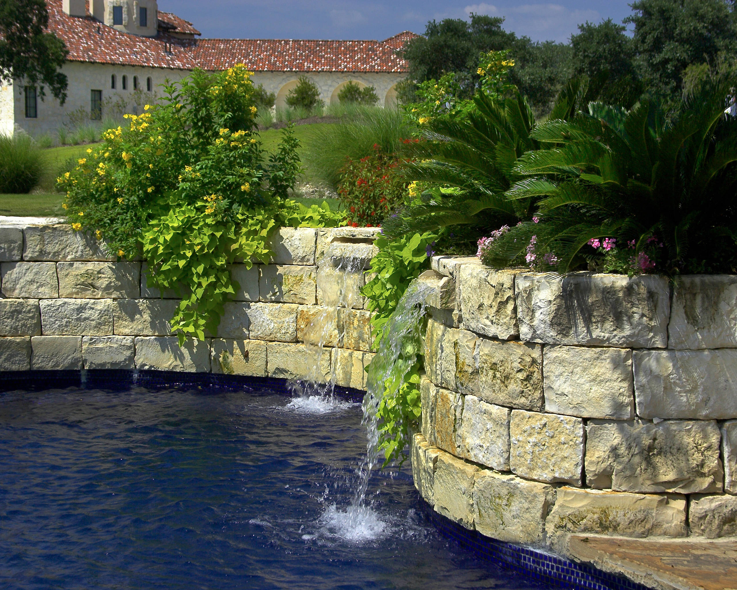 Briggs Ranch All Tile Pool/Spa/Landscape