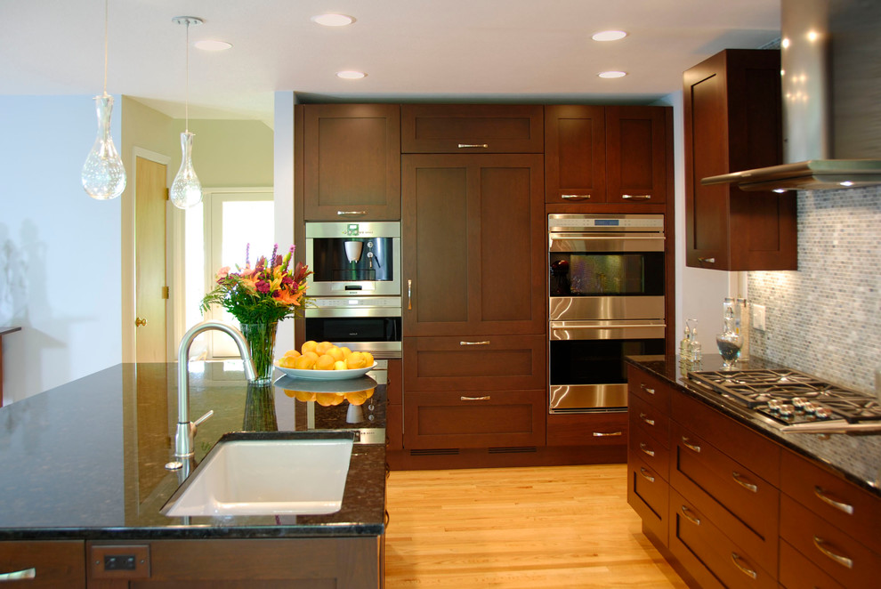Inspiration for a transitional kitchen remodel in Minneapolis