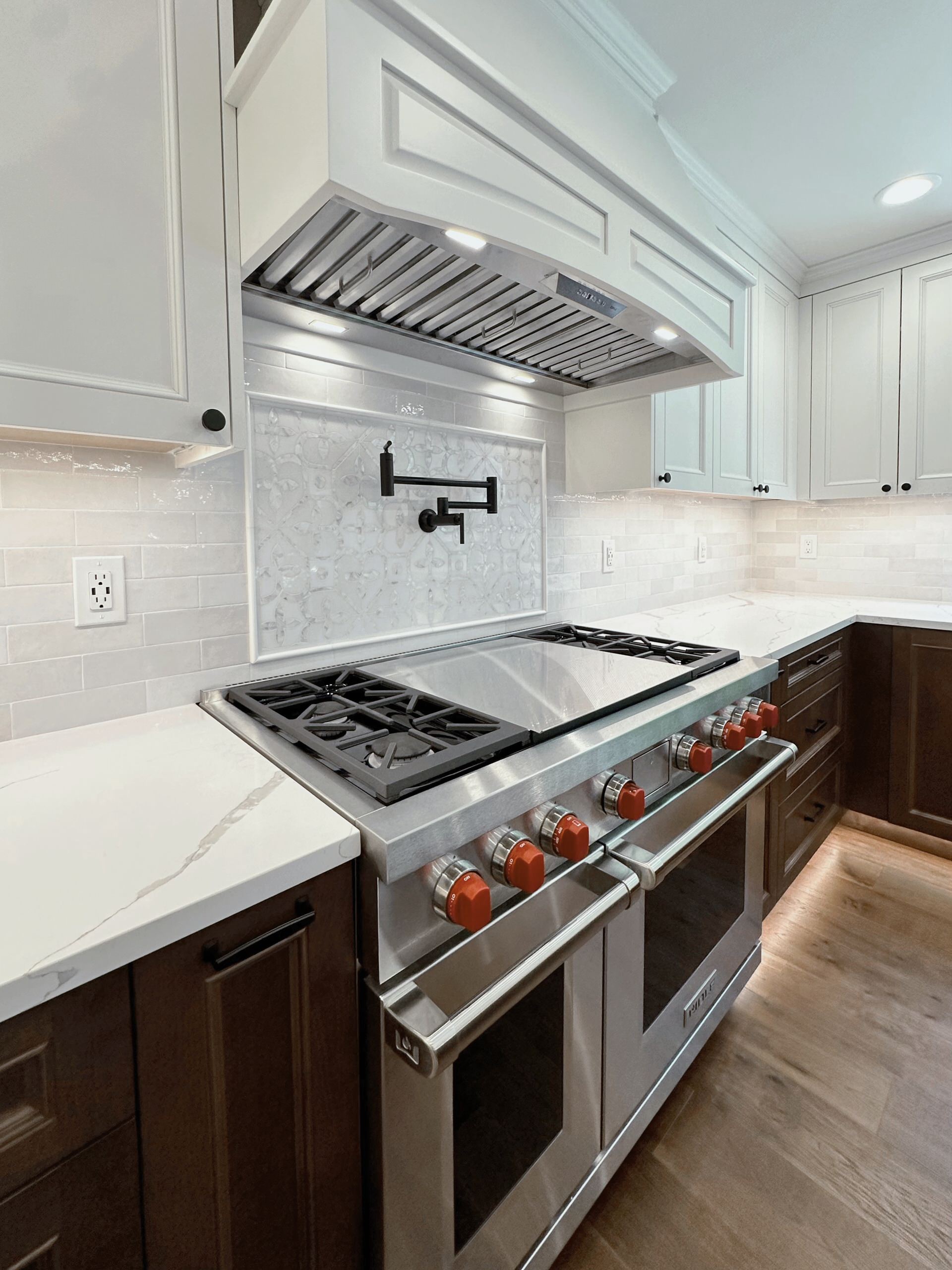 Kitchen - contemporary kitchen idea in Seattle