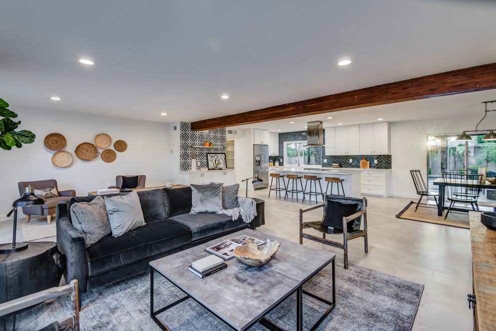 Home design - transitional home design idea in Phoenix
